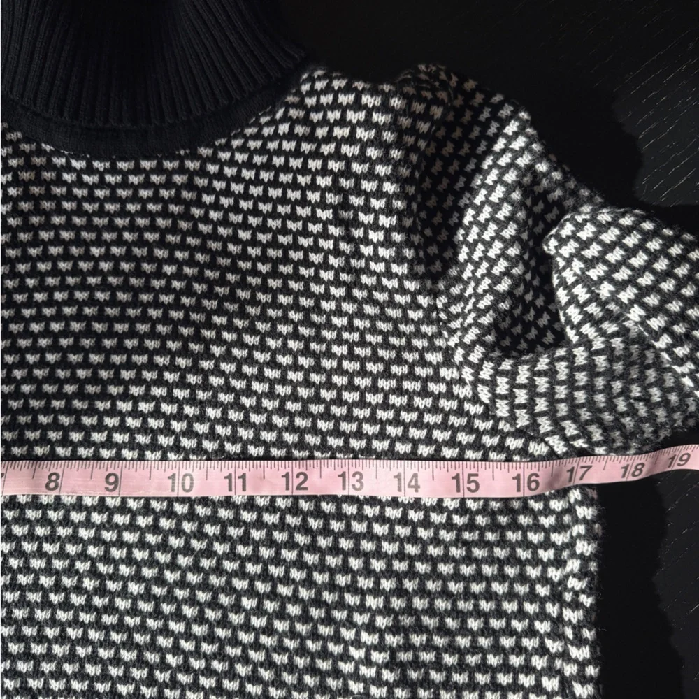 Karen Scott Black White 100% Cotton  Turtleneck Sweater Size Petite Medium